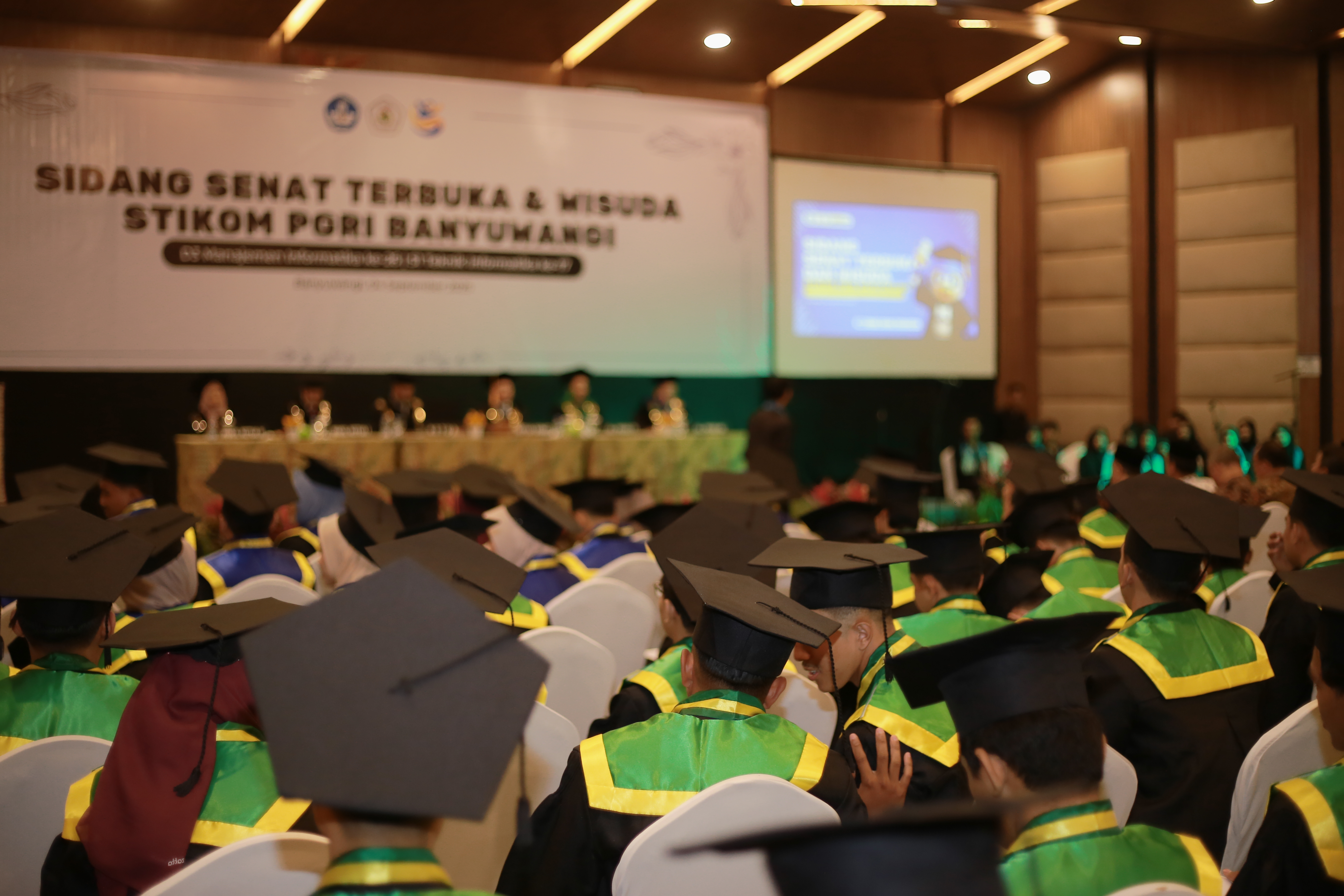 Sidang Senat Terbuka dan Wisuda ke-26 Program D3 Manajemen Informatika serta ke-17 Program S1 Teknik Informatika